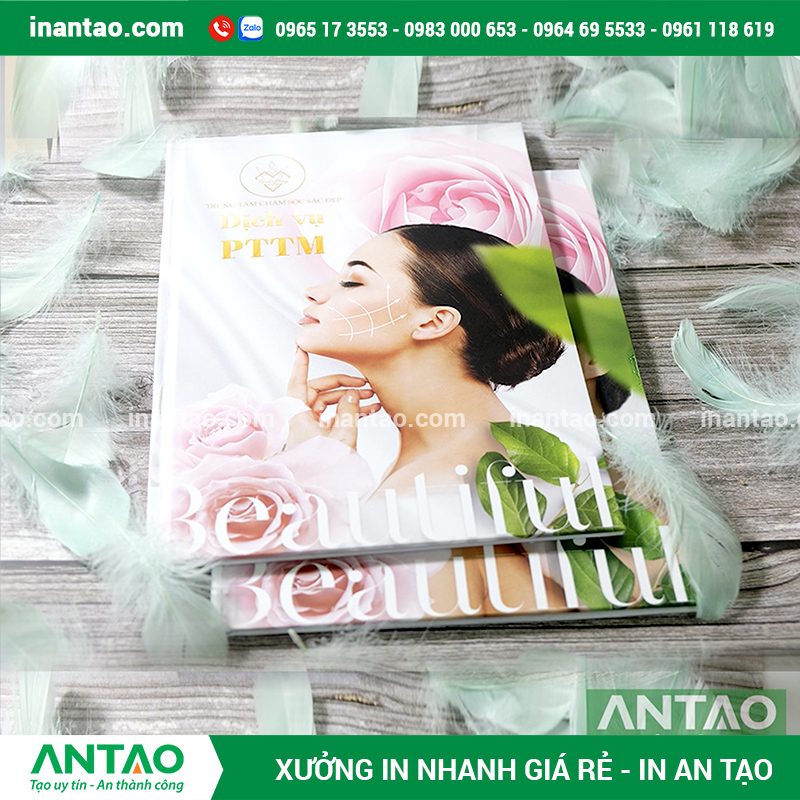 Cận cảnh cuốn menu bìa cứng cao cấp cho nhà hàng tại TP HCM, sản xuất bởi xưởng in An Tạo.