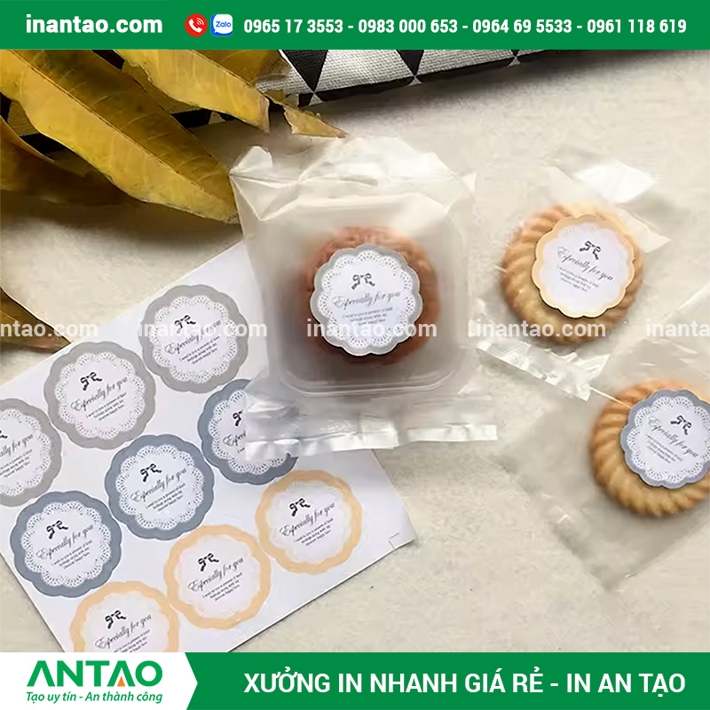  Xưởng in tem nhãn bánh kẹo An Tạo đang vận hành máy in kỹ thuật số hiện đại.